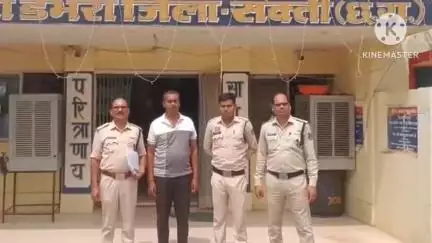 सरकारी नौकरी लगाने के नाम पर ठगी करने वाले CAF आरक्षक को डभरा पुलिस ने किया गिरफ्तार, ठगी की राशि ₹12 लाख 40 हजार
