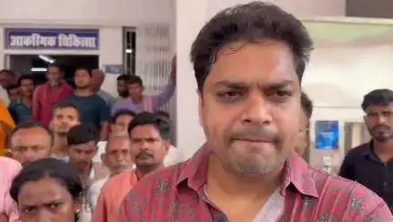 गोड्डा: सदर अस्पताल में हुए हंगामे के बाद पूर्व विधायक अमित मंडल पहुंचे, कहा- डॉक्टरों की कमी से लोग परेशान