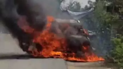 मांट: यमुना पुल पर चलती कार में लगी भयंकर घटना से घबराई महिला की आंखों से आंसू नहीं थम रहे थे