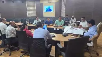रुद्रपुर: DM नितिन सिंह भदोरिया ने कल्याणी नदी को मूल स्वरूप में लाने के लिए अधिकारियों के साथ कलेक्ट्रेट सभागार में बैठक की