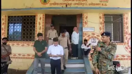बहादुरपुर: अशोक नगर कलेक्‍टर आदित्य सिंह ने किया  प्राथमिक स्‍वास्‍थ्‍य केन्‍द्र अथाईखेडा का किया निरीक्षण