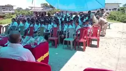 রাজগঞ্জ: মেটেলির একটি স্কুলে মানুষ ও বণ্যপ্রাণীর সংঘাত রুখতে একটি সচেতনতা মূলক শিবিরের আয়োজন করল খুনিয়া রেঞ্জের বনকর্মিরা