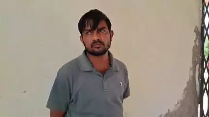 चूरू: रतननगर थाना क्षेत्र के एक गांव में नाबालिग लड़की से दुष्कर्म मामले में आरोपी को किया गया गिरफ्तार