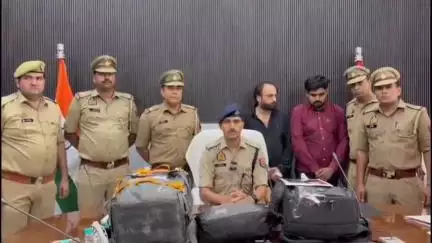 मुज़फ्फरनगर: चलती बसों से महंगे इलेक्ट्रॉनिक उपकरण और बैग चुराने वाले गिरोह के 2 सदस्यों को पुलिस ने गिरफ्तार किया