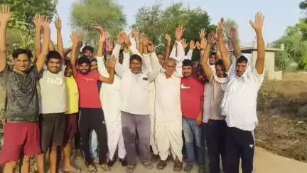 बसवा: मुडफोडी में तलाई की सुरक्षा दीवार नहीं होने पर ग्रामीणों ने किया विरोध प्रदर्शन #जनसमस्या