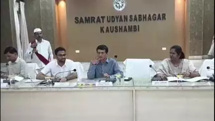 मंझनपुर: मंझनपुर कलेक्ट्रेट में बैठक कर मण्डलायुक्त ने अधिकारियों को लगाई फटकार, निर्माण कार्यों की धीमी गति पर जताई नाराजगी
