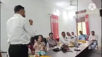 पंधाना: पंधाना नगर के विकास कार्यों की समीक्षा बैठक क्षेत्रीय विधायक ने जनपद सभा कक्ष में की