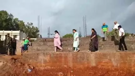 कोलेबिरा: विधायक सुदीप गुडिया की शिकायत पर उपायुक्त ने स्टेडियम निर्माण कार्य का निरीक्षण किया