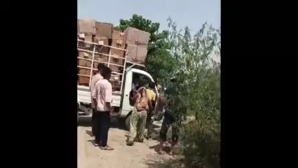 बागपत: बागपत के सिक्का गांव में सेल्समैन को लाठी-डंडों से पीटते युवकों का वीडियो सोशल मीडिया पर वायरल, मुकदमा दर्ज