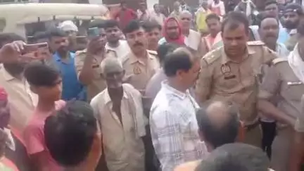रसड़ा: नगरा नगर में अतिक्रमण के खिलाफ चले अभियान के दौरान ईओ और पुलिस के साथ नगरवासियों की हुई बकझक, दी गई तहरीर