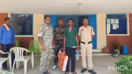 उदयपुर धरमजयगढ़: पंडरीपानी गांव में महुआ शराब के साथ एक आरोपी को गिरफ्तार किया गया, आबकारी एक्ट में भेजा गया जेल