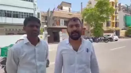 BHU ट्रांमा सेंटर में भ्रष्टाचार को लेकर छात्रों ने PM मोदी के संसदीय कार्यालय में सौंपा ज्ञापन