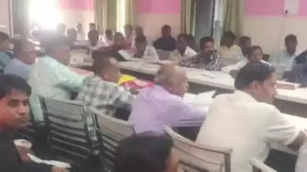 ओडगी: संभागीय उपायुक्त ने ओड़गी जनपद का निरीक्षण किया, कार्यालयों की व्यवस्था पर दिए आवश्यक निर्देश