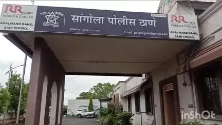 सांगोला: भोपसेवाडी शाळेजवळ वाळू चोरीचा टेम्पो सांगोला पोलिसांनी पकडला; ४ लाख ७ हजार रुपयांचा मुद्देमाल जप्त