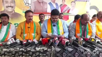 జిల్లాలో 20సూత్రాల అమలుకు 72 ప్రాజెక్టులను కేంద్ర ప్రభుత్వం చేపట్టినట్లు 20సూత్రాల కమిటీ ఛైర్మన్ లంక దినకర్ వెల్లడి