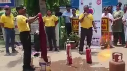 गोलमुरी-सह-जुगसलाई: सदर अस्पताल में हुई फायर सेफ्टी मॉक ड्रिल, रेल सिविल डिफेंस टीम ने दिया प्रशिक्षण