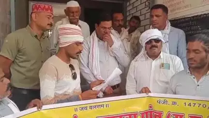 खातेगांव: एमएसपी पर मूंग व उड़द की खरीदी को लेकर किसानों ने की नारेबाजी, उग्र आंदोलन की चेतावनी