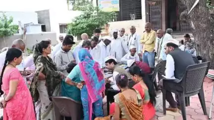 वैजापूर: पिंपळगाव खंडाळा येथे आरोग्य दिंडी,२०० हून अधिक ग्रामस्थांची तपासणी