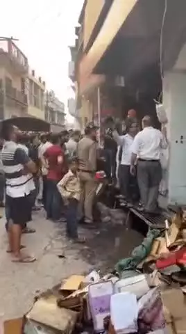 काशीपुर: मुल्तानी मोड़ के पास एक दुकान में लगी आग, लाखों रुपए का हुआ नुकसान