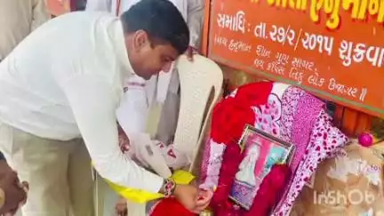 સાણંદ: શહેરમાં બાલા હનુમાનજી મંદિરે MLA કનુભાઈ પટેલની ઉપસ્થિતિમાં દીપ પ્રાગટ્ય કરી સદગુરુ કબીર સાહેબના પ્રાગટ્ય ઉત્સવની ઉજવણી કરાઇ