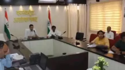 अशोक नगर: कलेक्ट्रेट में निर्माण कार्यों की समीक्षा, कलेक्टर ने तेज़ी लाने के निर्देश दिए
