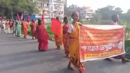 হিলি: একাধিক দাবিতে পতিরাম গ্রাম পঞ্চায়েতে বিক্ষোভ দেখিয়ে ডেপুটেশন দিল বামফ্রন্ট