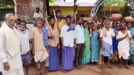 ಬಾದಾಮಿ: ಕುಳಗೇರಿ ಗ್ರಾಮದಲ್ಲಿ ಹಾಜರಾತಿ ಹಾಕದ ಅಧಿಕಾರಿಗಳ ವಿರುದ್ಧ ರೊಚ್ಚಿಗೆದ್ದ ಕೂಲಿ ಕಾರ್ಮಿಕರು