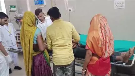 बांसवाड़ा: गराड़ीया गांव में बच्चे को बचाने के चक्कर में ट्रैक्टर पलटा, चालक नीचे दबा, लगी चोट, एमजीएच में उपचार जारी