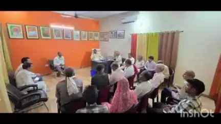 बलरामपुर: गोविंद बाग स्थित कैंप कार्यालय पर सदर विधायक पलटू राम ने जनता दर्शन में सुनी लोगों की समस्याएं