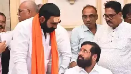 कळमनूरी: आ. बांगर यांनी घेतली उपमुख्यमंत्री एकनाथ शिंदे यांची भेट,वादळी वाऱ्याने नुकसानीचे पंचनामे करून आर्थिक मदतीची केली मागणी