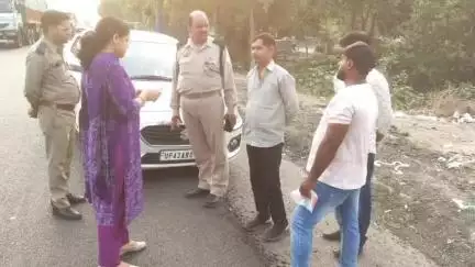 नवाबगंज: जीआईसी स्थित स्टैण्ड पर प्रवर्तन टीम ने दी दस्तक, निजी वाहन संचालकों में मचा हड़कम्प, 12 वाहनों के चालान, 2 सीज