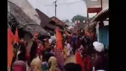 কাশীপুর: সনাতন ধর্মের প্রচার ও প্রসারকে লক্ষ্য রেখে এলাকার মানুষের শান্তি কামনার উদ্দেশ্যে চুনা গ্রামে মহাযজ্ঞের অনুষ্ঠান