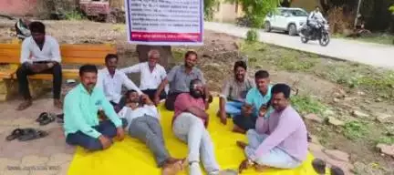 पाथर्डी: अतिक्रमण हटवण्याची कारवाई करणार असल्याचे आश्वासन दिल्यानंतर पाथर्डीतहसील कार्यालय समोरील आंदोलन मागे