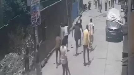 दलौदा: शिक्षक कॉलोनी में ज़मीन विवाद: लाठियों से मारपीट, कार्रवाई के लिए दलोदा थाने पर प्रदर्शन
