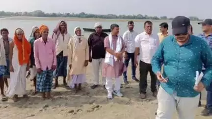 चौसा: चौसा रानी घाट, बाजार घाट व मल्लाह टोली घाट का होगा सौंदर्यीकरण, सहायक परियोजना निदेशक ने किया निरीक्षण