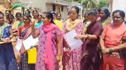 ಜಗಳೂರು: ಸಾಲ ಕೊಡಿಸುವುದಾಗಿ ಮಹಿಳೆಯರಿಗೆ ವಂಚನೆ, ಶೆಟ್ಟಿಗೊಂಡನಹಳ್ಳಿಯಲ್ಲಿ ಪ್ರತಿಭಟನೆ