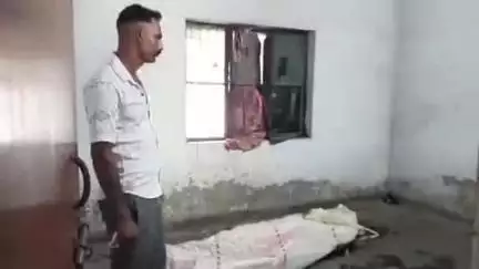 रुद्रपुर: ट्रांजिट कैंप की राजा कॉलोनी में युवती ने फांसी लगाकर की आत्महत्या, पुलिस ने पोस्टमार्टम के बाद परिजनों को सौंपा शव