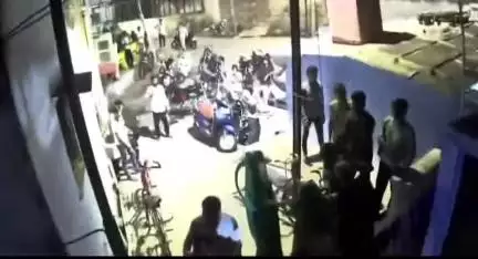 ग्वालियर गिर्द: ललितपुर कॉलोनी में दो गुटों के बीच हुई मारपीट, घटना का वीडियो आया सामने
