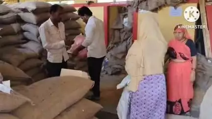 बड़ौद: शासन के निर्देशानुसार बड़ौद नगर में एक साथ वितरित किया जा रहा तीन महीने का राशन