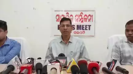 ପାରଳାଖେମୁଣ୍ଡି: କାର୍ଯ୍ୟାଳୟ ସମ୍ମିଳନୀ କକ୍ଷରେ ରାଜ୍ୟ ସରକାରଙ୍କ ବିଭିନ୍ନ ଯୋଜନାକୁ ନେଇ ଜିଲ୍ଲାପାଳ ବିଜୟ କୁମାର ଦାସଙ୍କ ପ୍ରତିକ୍ରିୟା