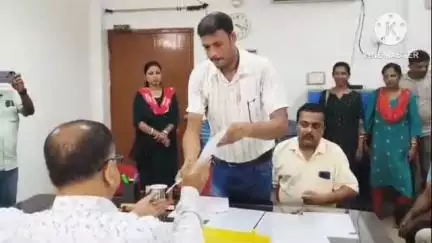 ধর্মনগর: 2 মাস ধরে পাননি বেতন, ধর্মনগরে অতিরিক্ত জেলাশাসকের কাছে ডেপুটেশন দিল MGNREGA কর্মচারী সংগঠন