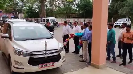ବୌଦ୍ଧ ସଦର: ସର୍କିଟ ହାଉସ ଠାରେ ଜିଲ୍ଲା ଗସ୍ତରେ ଆସିଥିବା ନଗର ଉନ୍ନୟନ ମନ୍ତ୍ରୀଙ୍କୁ ସ୍ବାଗତ କଲା ଜିଲ୍ଲା ପ୍ରଶାସନ