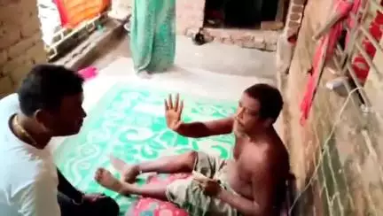ভাঙড় ২: ভাঙড়ের পর্যবেক্ষকের নির্দেশে শানপুকুর অঞ্চলে অসহায় অসুস্থ ব্যক্তিকে আর্থিক সহায়তা দিলেন পঞ্চায়েত সমিতির কর্মাধ্যক্ষ