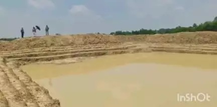 रानीश्वर: बीडीओ राजेश कुमार सिन्हा ने सुखजोड़ा पंचायत के नौरंगी गांव में निर्मित तालाब का किया निरीक्षण