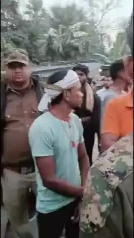 पातेपुर: पातेपुर के अलीनगर लेवढन गांव में किशोर की हत्या मामले की जांच करने पहुंचे एसपी, फॉरेंसिक टीम ने की जांच