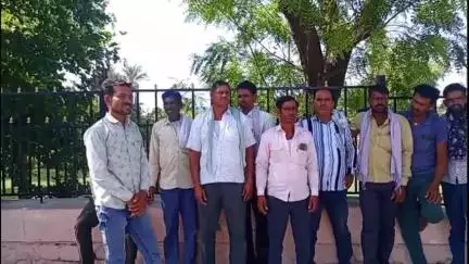 नागौर: गांव में चल रही अवैध शराब की ब्रांचों के खिलाफ तांतवास के ग्रामीणों ने SP को सौंपा ज्ञापन, की कार्रवाई की मांग