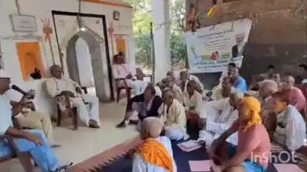 बिक्रमगंज: बिक्रमगंज प्रखंड क्षेत्र के घुसिया खुर्द गांव में किसान चौपाल कार्यक्रम का किया गया आयोजन