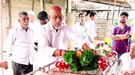 పలమనేరు: ప్రముఖ లాయర్ గోపాలకృష్ణ అనారోగ్యంతో మృతి, నివాళులు అర్పించిన జిల్లా జడ్పీ చైర్మన్ శ్రీనివాసులు