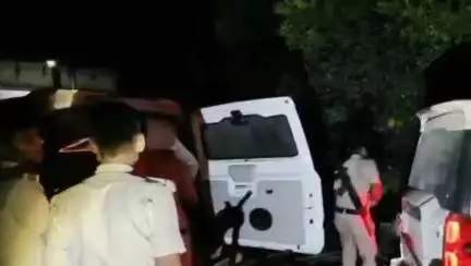 गायघाट: पूरा गांव से पुलिस ने ₹5 लाख की विदेशी शराब से लदी स्कार्पियो की ज़ब्त, कारोबारी फरार