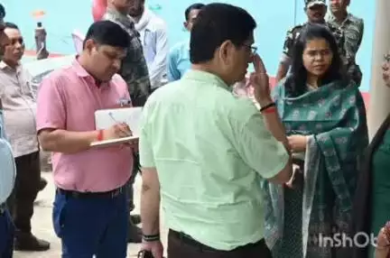 चतरा: उपायुक्त ने ऊंटा स्थित बालिका आश्रय गृह, राइज बाल गृह और कॉलेज में बन रहे पुस्तकालय का किया निरीक्षण